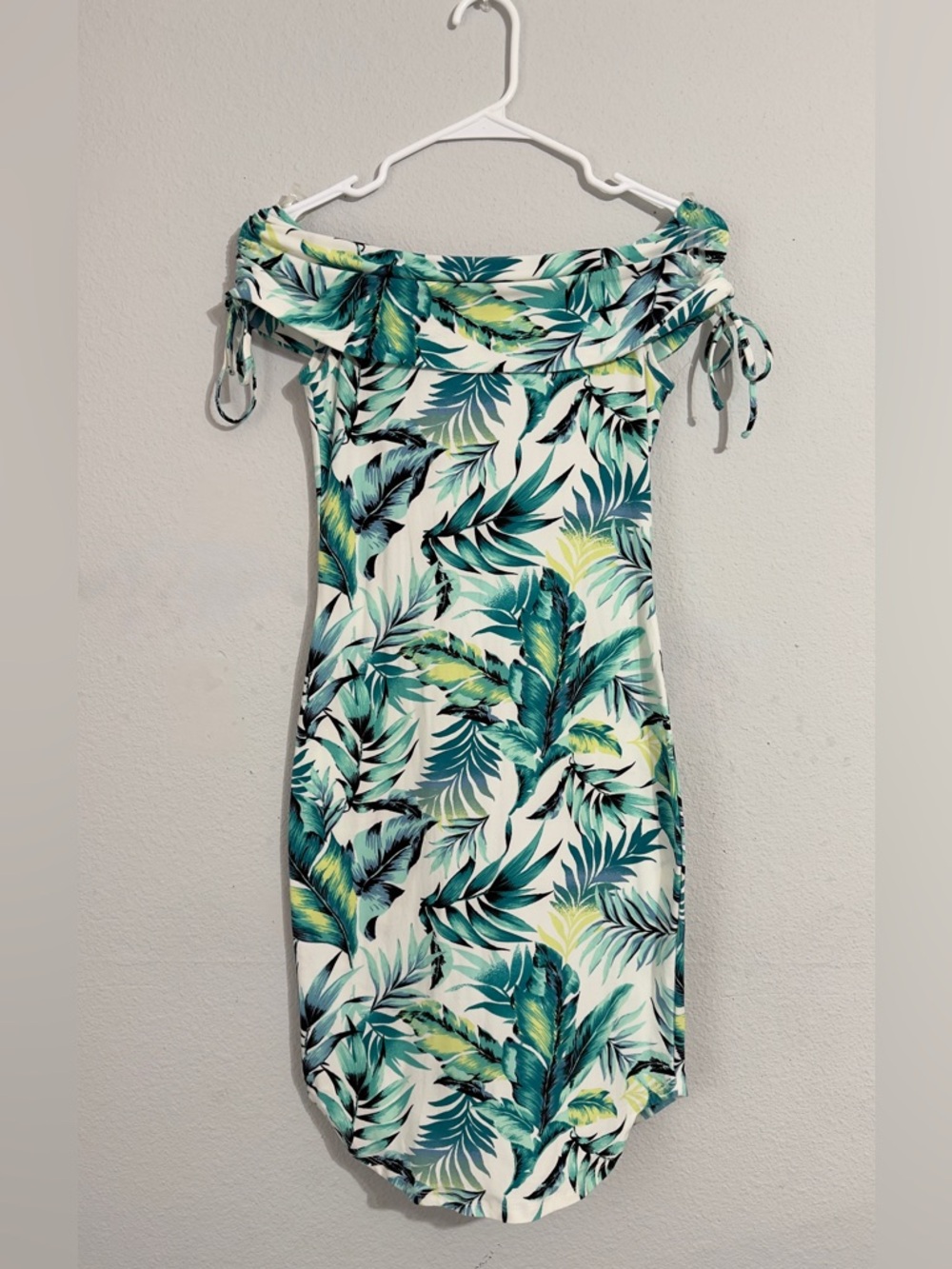 No Boundaries One-Shoulder Tropical Leaf Dress - Teal/White